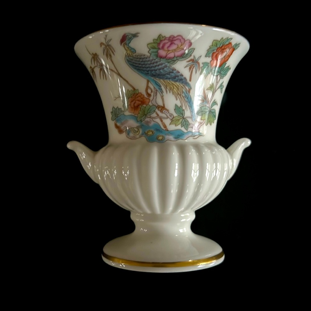 NWOT Wedgwood Urn/Bud Vase, bone china, beige bird motif,